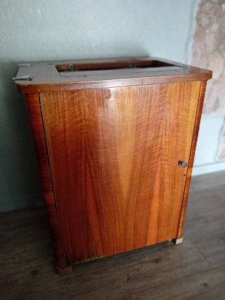 Máquina de coser Alfa pedal mueble madera