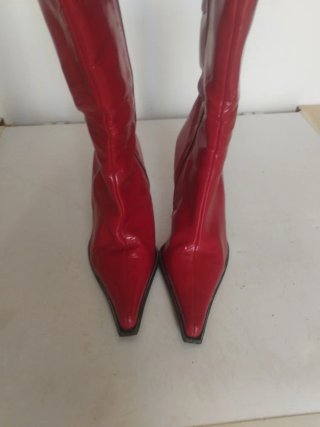 Botas de tacón rojas