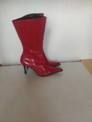 Botas de tacón rojas