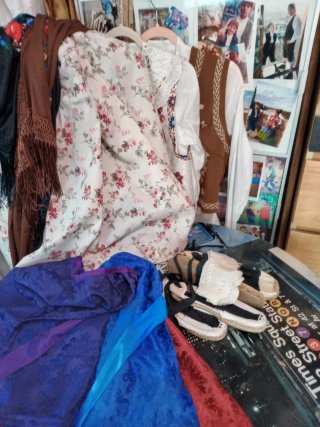 Traje Baturra: Falda, Mantón y Delantal
