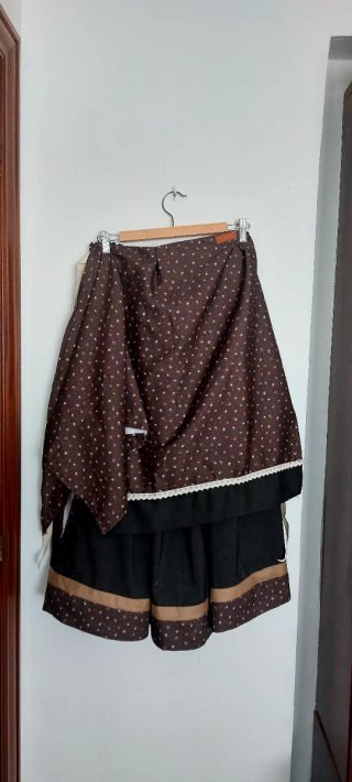 Traje de casera marrón y negro