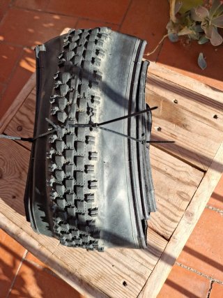 Cubierta Maxxis Larsen TT 26x2.0