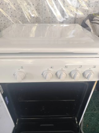 Cocina de gas con horno Indesit