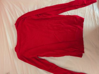 Jersey rojo cuello pico