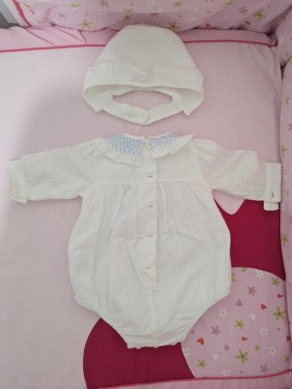 Conjunto de dos trajes blancos mellizos 1 mes