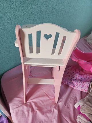Trona de juguete rosa y blanca