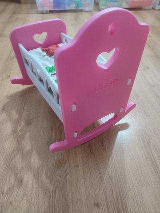 Cuna de juguete rosa para muñecas
