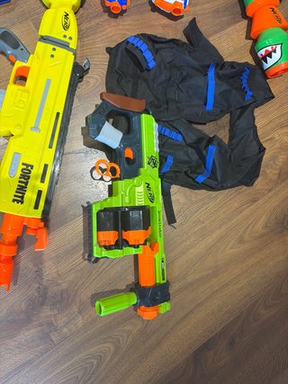 Lote Pistolas Nerf y Accesorios