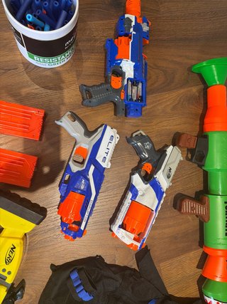 Lote Pistolas Nerf y Accesorios