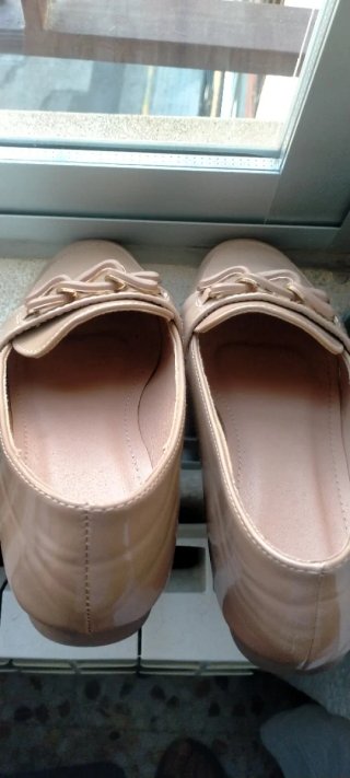 Zapatos planos charol beige n. 38
