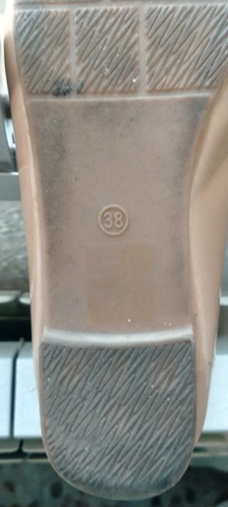 Zapatos planos charol beige n. 38