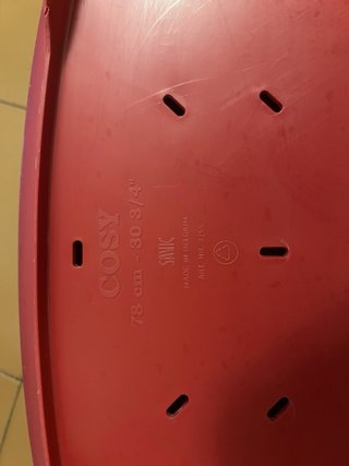 Cama Perro Plástico Rígido Roja 78 cm x 50 cm