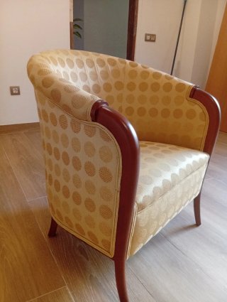 Butaca Clásica Beige y Madera