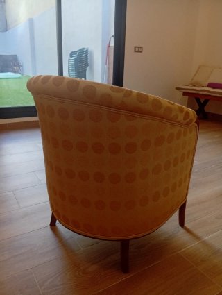 Butaca Clásica Beige y Madera