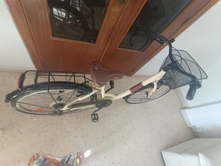 Bicicleta urbana con cesta y portaequipajes – 70€