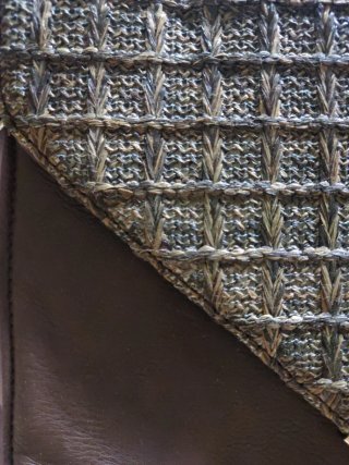 Bolso de mano tejido y piel