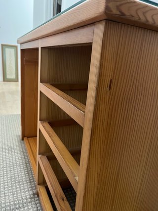 Escritorio madera con cristal a medida.