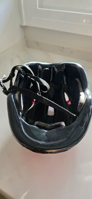 Casco infantil con diseño de perro
