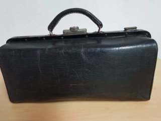 Maletín médico antiguo negro