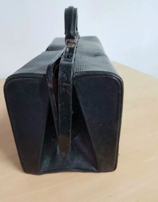 Maletín médico antiguo negro