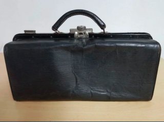 Maletín médico antiguo negro