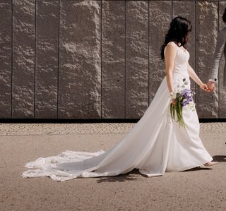 Vestido de boda recto con cola desmontable