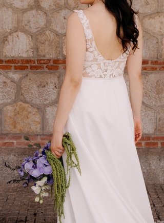 Vestido de boda recto con cola desmontable