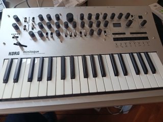 Sintetizador Korg Minilogue Analógico