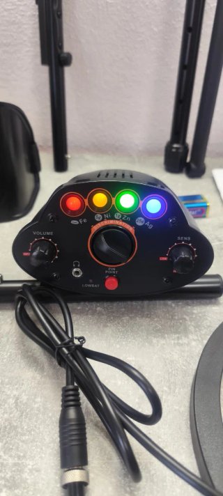 Detector de Metales MD-5010 con Luces LED
