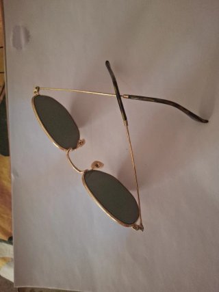 Gafas de sol Ray-Ban azules y doradas