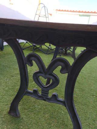Mesa de forja para jardín