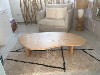 Mesa de centro de madera orgánica