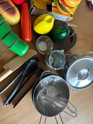 Comiditas de madera y utensilios Ikea