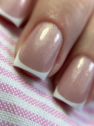 UÑAS Y PEDICURA PROFESIONAL