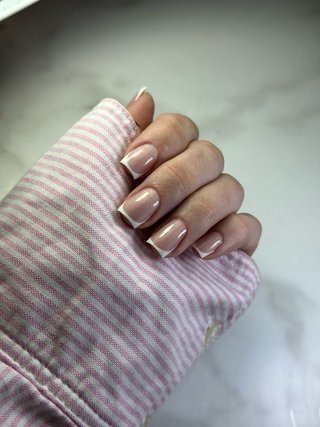 UÑAS Y PEDICURA PROFESIONAL