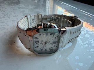 Reloj Lotus Cuadrado Blanco y Plateado