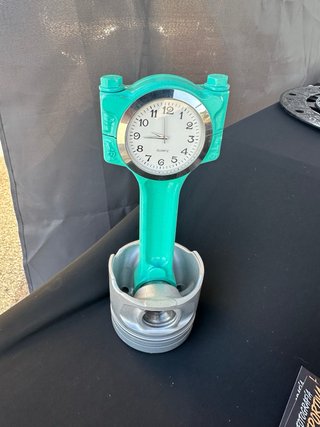 Reloj de Pistón y Biela Dorado