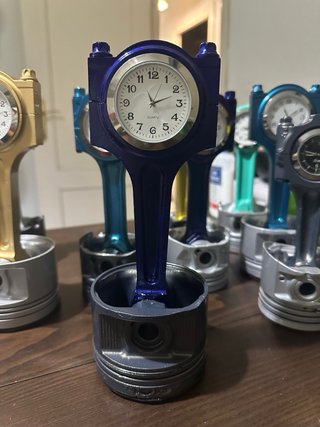 Reloj de Pistón y Biela Dorado