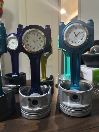 Reloj de Pistón y Biela Dorado