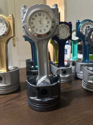 Reloj de Pistón y Biela Dorado