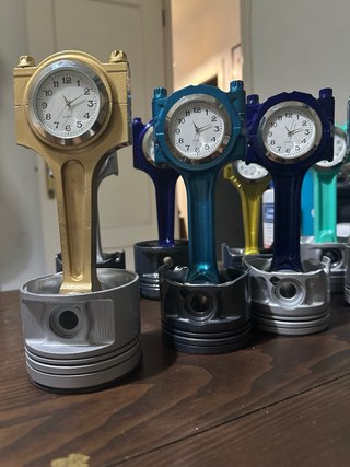 Reloj de Pistón y Biela Dorado