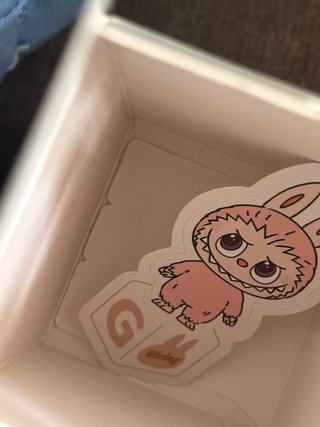 Labubu Pin for love (G)