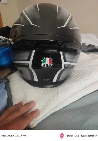 Sistema de escape y piezas moto y casco