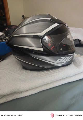 Sistema de escape y piezas moto y casco