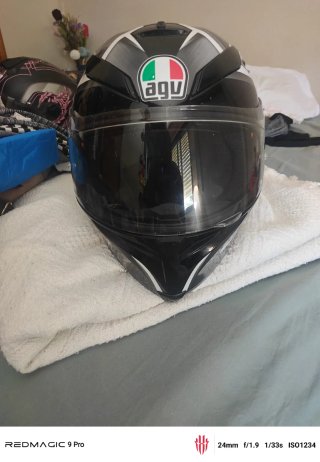 Sistema de escape y piezas moto y casco