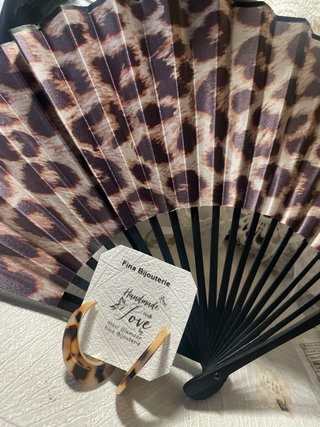 Abanico y pendientes a juego Leopardo Moda 2026