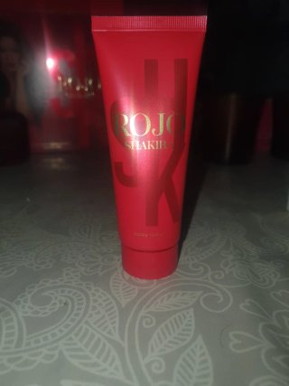 Colonia Shakira Rojo + Cremita Corporal