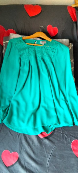 Blusa Milano verde con encaje