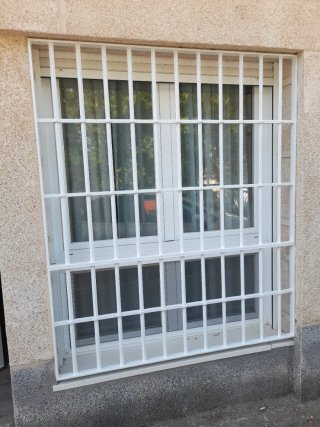 Ventana aluminio con persiana