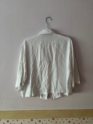 Camisa blanca Lefties efecto cropped